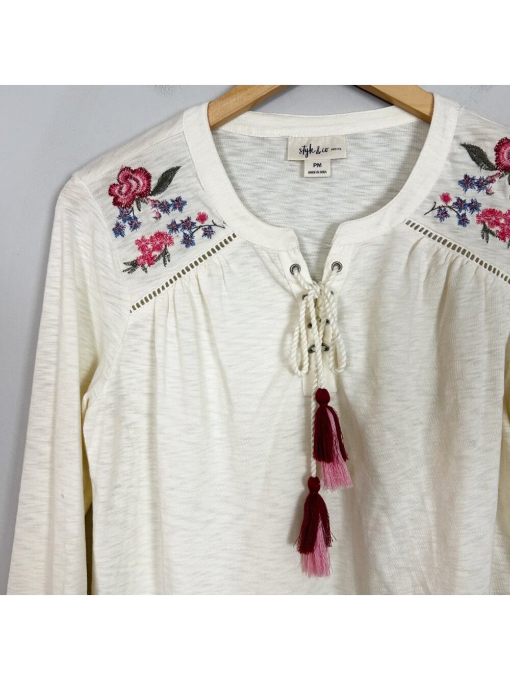 Y2K Women's Boho Festival Floral Embroidered Knit Top Tassel Tie Size Petite Med